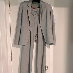 Express 2 piece Women’s suit (gray)